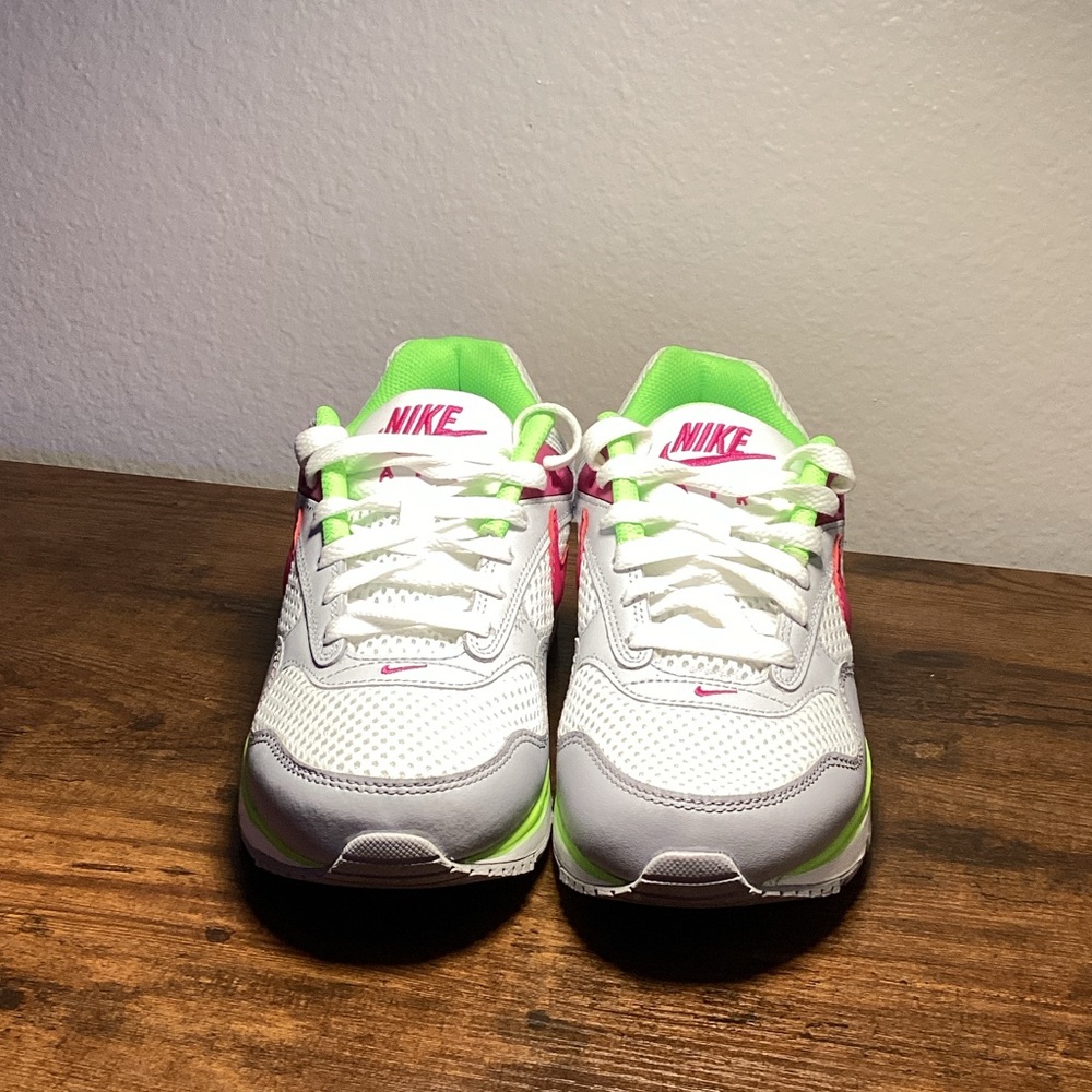 Women's Nike Air Max Correlate Size 7M | White/Pure Platinum/Wolf Grey/Fireberry